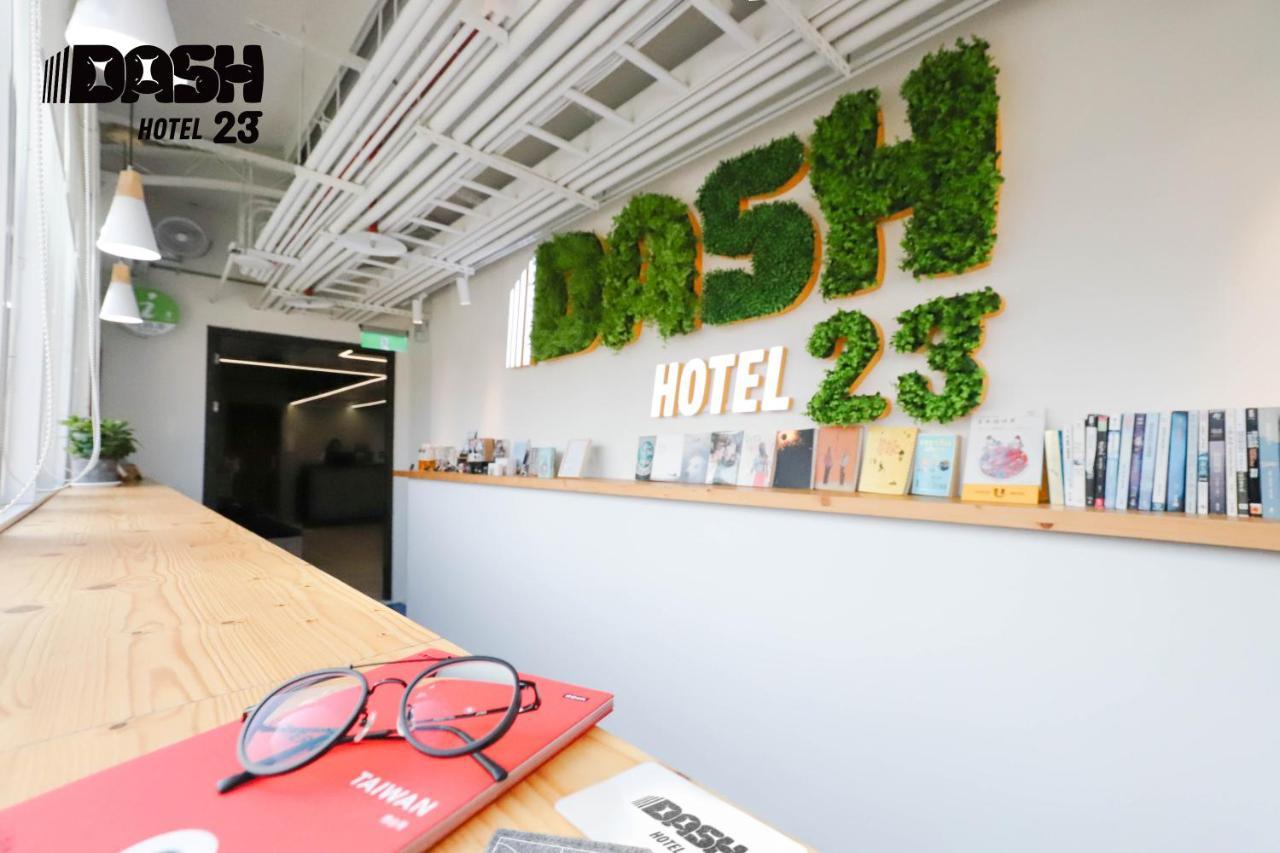 Dash 23 Hotel Tainan Exterior photo