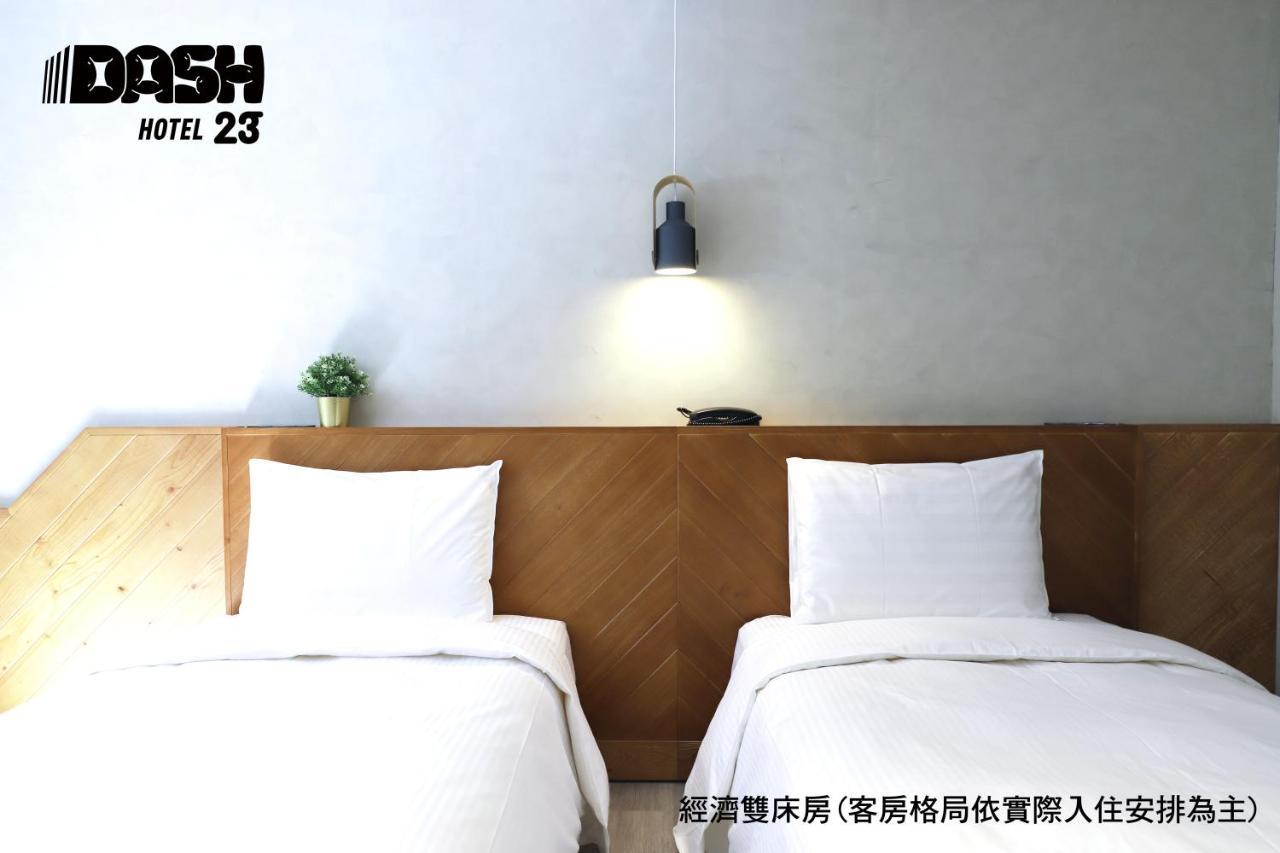 Dash 23 Hotel Tainan Exterior photo